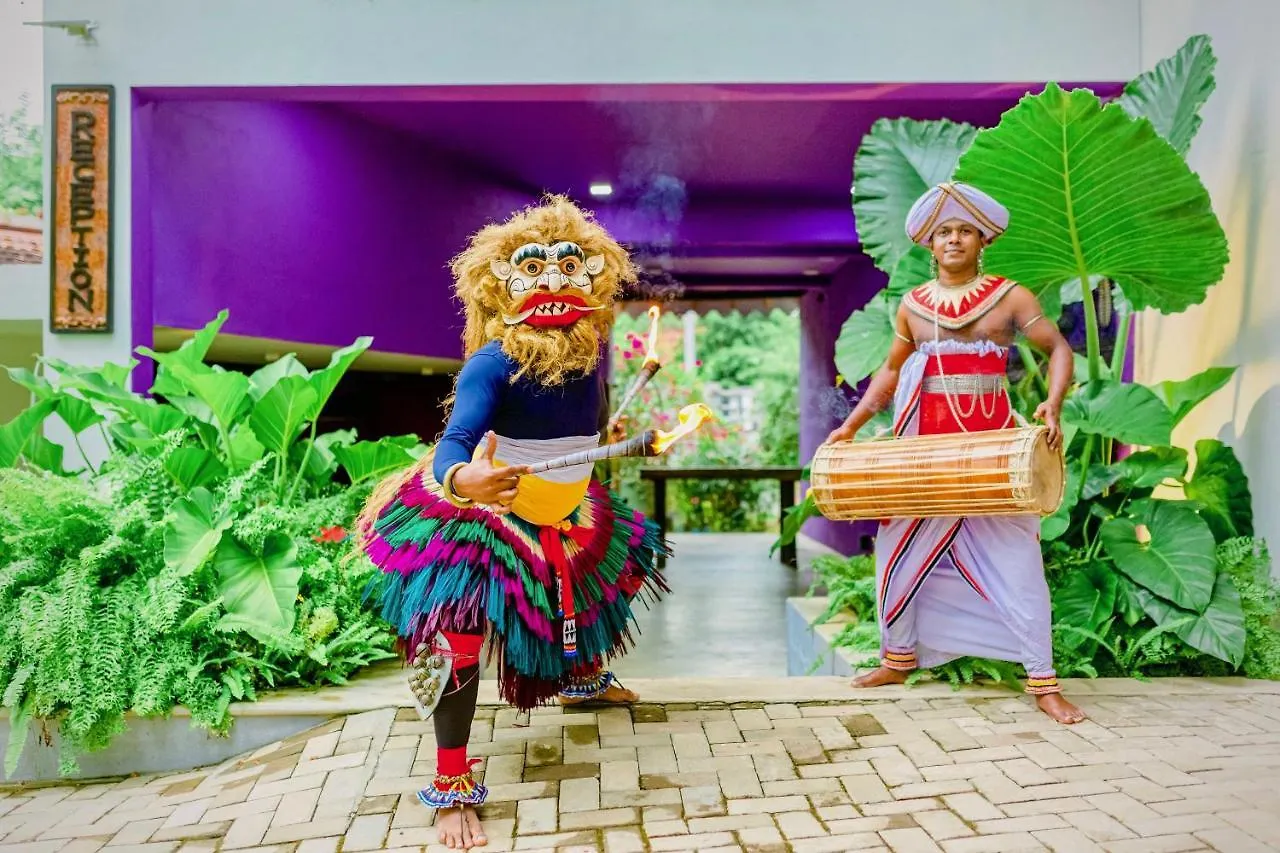 Waterland Hotel Negombo