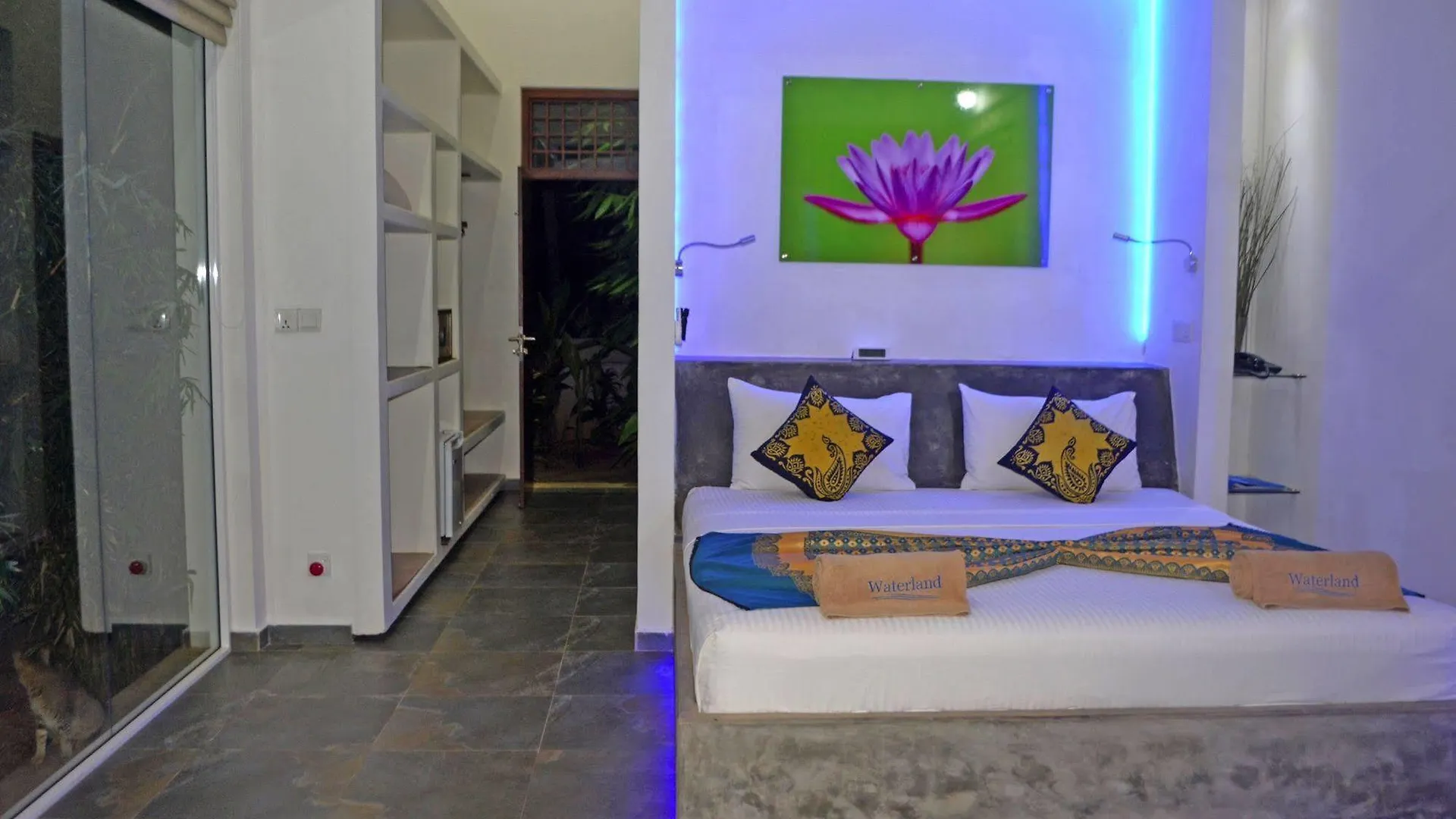 Waterland Hotel Negombo
